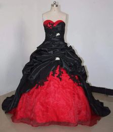 Geraffte schwarze und rote Gothic-Brautkleider, Herzausschnitt, ärmellos, langes Ballkleid, Taft-Brautkleider, Spitzenapplikationen, Hofschleppe, Brautkleid in Übergröße