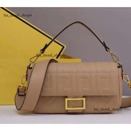 Ffendi Bags 7A Handbag Woman Baguette Large Capacity New F Logo Bag Designer Imported Cowhide 2023 Clamshell 289