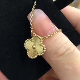 2024 collane con ciondolo di lusso di marca designer di trifoglio da donna con diamanti in cristallo brillante collana girocollo in argento con laser a 4 foglie d'oro partito 03