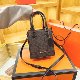 fashion shopping Bags Womens designer Bag coachshoulder bags portable Travel handbag Versatile make up bag a7d