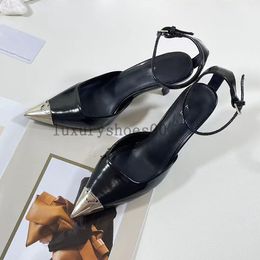 Klassische Designer-Sandalen mit Slingback-Schuhen. Sandaletten mit Absatz, luxuriöse Designer-Abend-Slingback-Pumps. Schwarz-weiße Lackleder-Damenhausschuhe 3,7 05