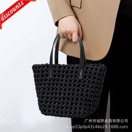 Borsa dal design di alta qualità Nuova borsa per cestino di verdure intrecciato di fascia alta e alla moda Moda casual Versatile Borsa a tracolla singola per madre e bambino per le donne