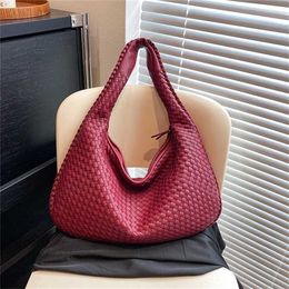 Hip Shoulder Bags Woven Bag Designer Handbags Womens Simple Shoulder Tote Casual Armpit Portable Dumpling Bag 240311