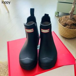 Yeni 24SS Erkek Kadın Avcıları Botlar Tasarımcı Ayakkabı Martin Kış Ayak Bileği Boot Elbise Womens Yağmur Botları Çalışan Spor ayakkabıları Erkekler Açık havada Keşfet Seyahat Gündelik Ayakkabılar