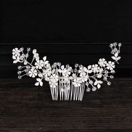 Tiaras Trendy Silver Colour Rhinestones Leaf Flower Hair Comb Bridal Hair Accessories Headpiece wedding Hair ornaments Women Jewellery Y240319