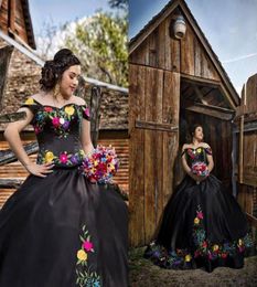 Black Ball Gowns Sweet 16 Dresses Mexican Theme Floral Embroidered Off The Shoulder Beaded Black Satin Vestidos De Quinceanera Dre9984824