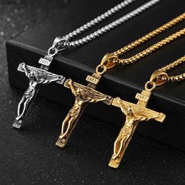 Pendant Necklaces Fashion Crucifix Jesus Christ Men Jewellery Gold Brown Silver Colour Metal Cross Pendant With Neck Chain Necklaces For Man WomenL2403L2403