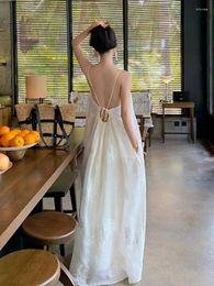 Casual Dresses French Vintage White Embroidery Floral Loose Backless Halter Dress Women 2024 Fashion Sleeveless Summer Pleated Long