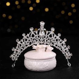 Tiaras Fashion Simple Golden Crown Bride Headdress Wedding Hairstyle Accessories Womens Princess Crystal Pearl Headdress Jewelry Y240319
