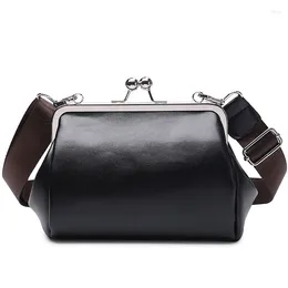 Totes 2024 Women's Retro Black Clip Shoulder Bag With Wide Strap Vintage Messenger Female Pu Leather Travel Crossbody Bags