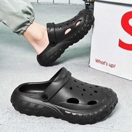 HBP Non-Brand Hot sale Garden shoes for couples Tank soles non-slip EVA step on poo beach shoes Hole Shoes Clogs