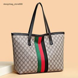 Cross-border Wholesale Fashion Brand Handbags New Womens Bag Fashion Shoulder Large Capacity Handbag Simple and Versatile Printed Tote