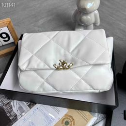 Premium Classic Small Fragrant Wind Lingge Chain 19 Cross Body Handheld Womens Fashion factory outlet sale