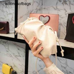 Bottegvenets Bags Pouch Hong Kong Agent Purchase Song Hye Kyos Same Leather Soft Cloud Small Ck Armpit Female Messenger Fold Dumpling Have Logo