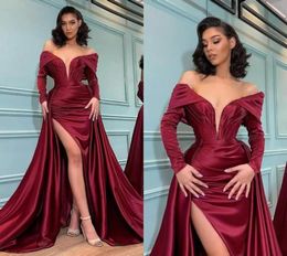 Sexy Burgundy Mermaid Evening Dresses Arabic Aso Ebi Overskirts Pleats Off Shoulder Satin Long Sleeves High Side Slit Prom Gowns W1355586