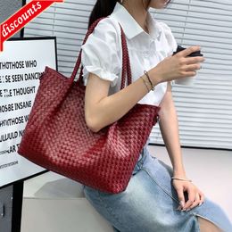 Store High Quality Design Bag Woven Handbag New Summer Fashion Trend Tote Large Capacity Versatile Shoulder