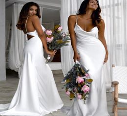 White Spaghetti Straps Satin Mermaid Long Bridesmaids Dresses 2020 Ruched Boho Beach Maid of Honor Wedding Guest Gowns Plus Size B9792258