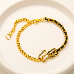 Braccialetti classici alla moda Bracciale rigido in acciaio inossidabile placcato oro 18 carati Bracciale con lettere in cristallo con pendenti per amanti Bracciale con catena per bracciale da donna per regalo di compleanno