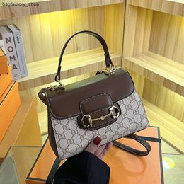 Corporate Women's Bags Factory 50% Discount Promotion Brand Designer Handbags Hot Horseshoe Buckle Design Fashion Bag Saddle Single Shoulder Live Streaming Womens