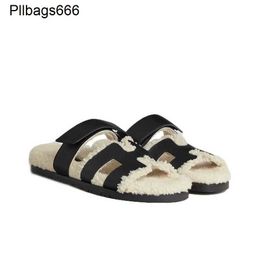 Designer Sandals Chypres Sandals 2024 Wool Womens New Lamb Comfortable Second Uncle Shoes Velcro Thick Sole One Line Outwear Ugly Cute