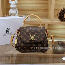 Shop Factory Wholesale Leisure Minimalist Versatile Large Capacity Bag 2024 New High-end Feel Handbag Single Shoulder Womens Crossbody Batch