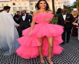 Kendall Jenner Fuchsia Pink High Low Prom Dresses Strapless Tiered Tulle Evening Celebrity Dress 2023 Luxury Puffy Long Pageant Dr1017084
