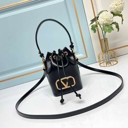 Shop design handbag wholesale retail Genuine Leather Womens Bag Ox Horn Underarm Water Bucket Hand-held Shoulder Waist Pillow