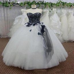 Retro Corset Black And White Wedding Dresses Sweetheart Strapless Plus Size Gothic Bridal Gowns Tops Lace Flower Spring Autumn Wed1885109