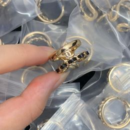 Luksusowe projektanty Pierścienie literowe Kobiety 18 -karatowe złoto Srebrny Kryształowy Kryształ Stal nierdzewna Miłość Wedding Jewelry Materiblie
