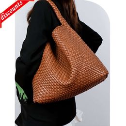 Negozio di Design di Alta Qualità Borsa di Grande Capacità Tote 2024 Nuovo Cesto di Verdure Intrecciate a Mano Delle Donne Tenuto in Mano Casual Versatile Ascellare