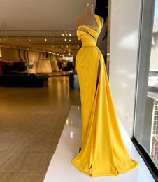 Bright Yellow One Shoulder Evening Dresses Appliques Sleeveless Prom Dresses Custom Made Side Split Sweep Train Floor Length Robe 1084097