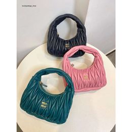 Cross-border Wholesale Fashion Brand Handbags Autumn New Hobo Bag Sheep Pleated Handheld One Shoulder Fashion Crossbody Womens