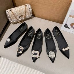 Flats 2024 New Pointy Flat Shoes Female Black Professional Softsoled Work Shoes Pearl Studded Flatheeled Elegant for Women's Shoes