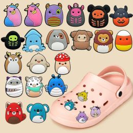 Accessories 100pcs Kawaii Dolls PVC Shoe Charms Dog Pig Cat Ornaments Decorations Skull Head Shoe Accessories for Girl Kids Gift Wholesale