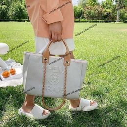 Borsa di lusso di design Borsa da spiaggia da donna Borsa di grande capacità Nuova borsa di tela con ricamo di perle Borsa tote portatile di moda Borsa per la spesa classica a catena ad alto senso