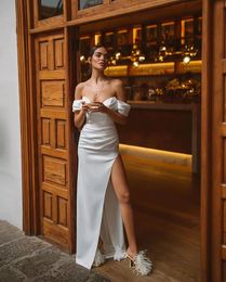 Mermaid Style Wedding Dress Sweetheart Off The Shoulder Wedding Gown Simple Stain Long Train Buttons Bridal Dress Robe De Mariee
