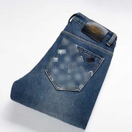 Jeans da uomo firmati pantaloni in denim di cotone invernale nuovo prodotto jeans da uomo gamba dritta casual jeans blu ispessiti in peluche