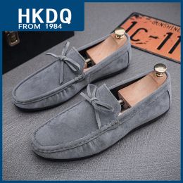 Shoes HKDQ Fashion Suede Flat Moccasins Men Soft Comfort Nonslip Men's Driving Loafers Grey Breathable Slipon Casual Doug Shoes Man