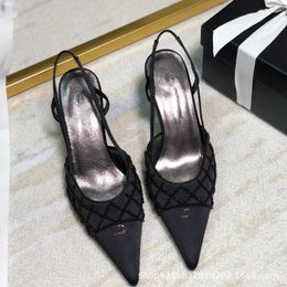 Mingyuan-Stil perlenbesetztes Diamantgitter spitze französische High Heels 2024 Sommer neue schlanke Seidenabsätze mit Sandalen auf der Rückseite Chanei