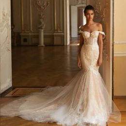 Koronkowa elegancka ukochana sukienka ślubna syrenka z ramion krótkie rękawy trąbka ślubna suknie ślubne z kwiatami 3D błyszczące aplikacje
