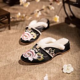 Slippers 2024 Winter Cloth Warm Cotton Shoes Pointed Toe Retro Zapatos Para Mujeres Ethnic Style Non-slip Embroidered