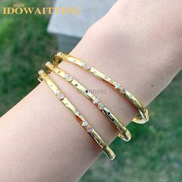 Bangle 2023 new delivery fashion womens Jewellery micro pavement blue pink white cubic zirconia iced with thin stripes bracelet 240319