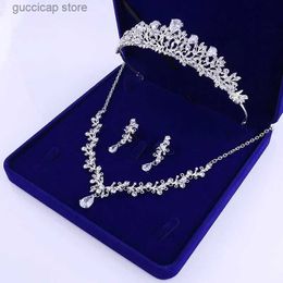 Tiaras Itacazzo Bridal Headwear Set Crown Necklace Earrings Four Piece Fashion Tiaras Suitable for Womens Wedding and Birthday Parties Y2403