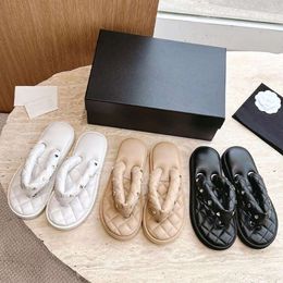 High Definition Version 2024Spring C Family Summer Bread Slippers Diamond Grid Fashionable Thick Soled Sheepskin Sloping Heel Clip Toe Flip Flop