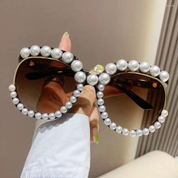 Sunglasses Round Pearl Sunglassesf Or Women Retro UV400 Protection Oversized Women's Party Glasses Eyewear For Beach/Travel/Streetwear