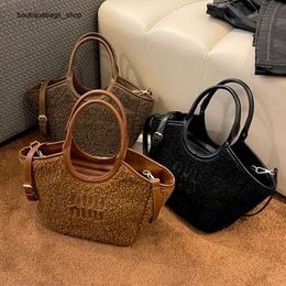 Cross-border Wholesale Fashion Brand Handbags Plush Handbag for Women Tote Bag Large Capacity Autumn and Winter Can Be