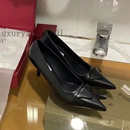 Dress Shoes Luxury Brands 2023 designer Sandal High Heels Low Heel Black Brushed Leather Slingback Pumps Black White Patent Leathers 35-40 3.7 10