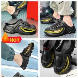 Shark billed hole shoes with a feeling of stepping on Faeces soft soled beach shoes breathable outdoor sandals GAI summer breathe freely 40-45 tidal current sandal