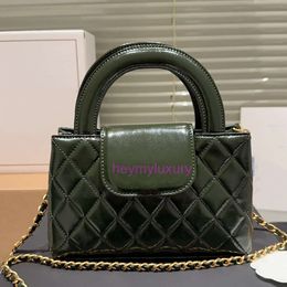 Women Shoulder Bags 23k Quilted Mini Clutch Tote Bag Luxury Brand Waxy Oiled Patent Leather Small Lady Cross Body Weave Chain Strap Flap Designer Handbag 20cm