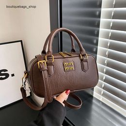 Cross-border Wholesale Fashion Brand Handbags Handheld Bag for Womens New Winter Fashion Small Square Commuter Leisure Crossbody